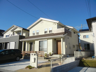 小屋裏収納もあり、収納スペースもたっぷり確保
