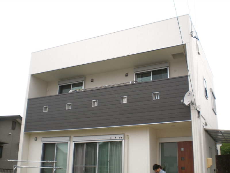 飽きのこないシンプルな外観。街にも馴染む雰囲気です。